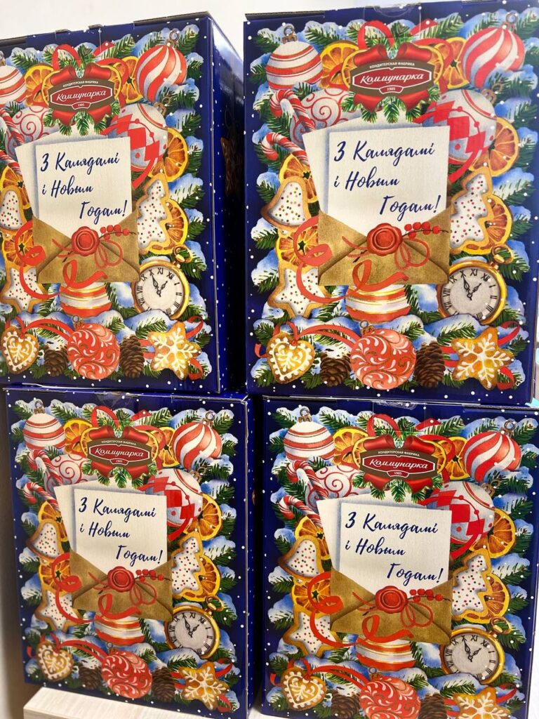 НОВОГОДНЕЕ НАСТРОЕНИЕ НАЧИНАЕТСЯ С ВРУЧЕНИЯ ПОДАРКОВ ДЕТЯМ СОТРУДНИКОВ ...